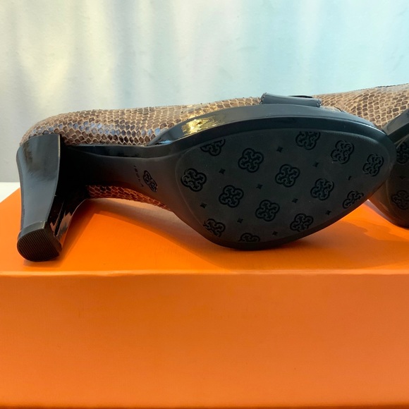 Isola. Beautiful, open toe heels. - Picture 4 of 5